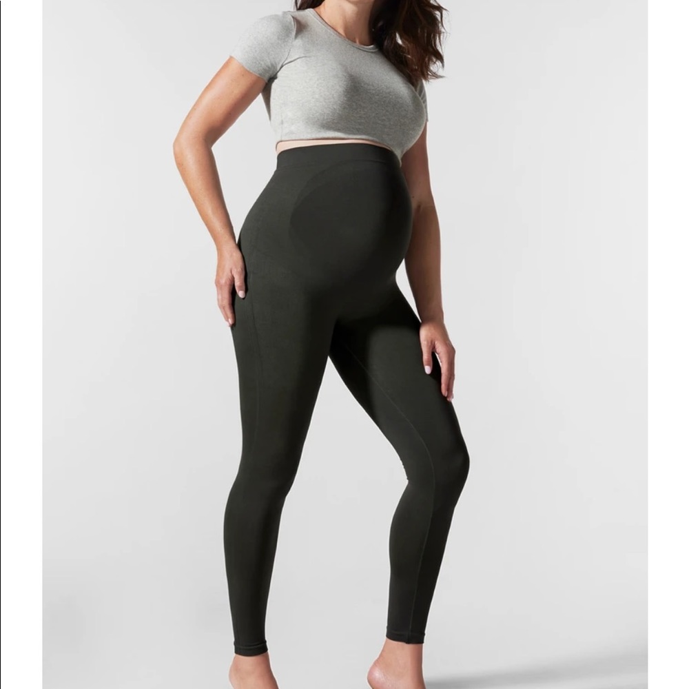 Blanqi maternity support leggings.